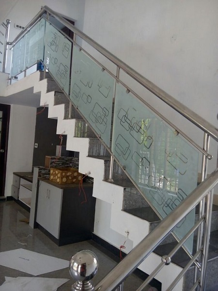 15 Latest and Best Glass Railing Designs for Home 2024
