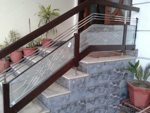 15 Latest and Best Glass Railing Designs for Home 2024