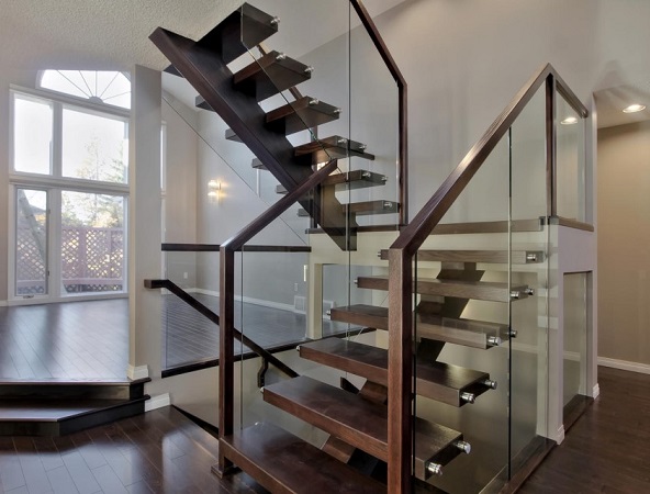 15 Latest and Best Glass Railing Designs for Home 2024