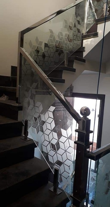 15 Latest and Best Glass Railing Designs for Home 2024