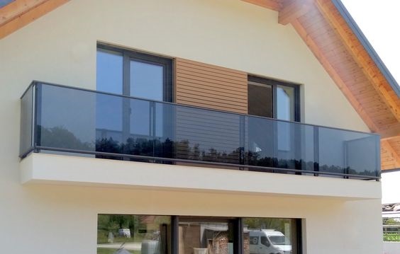 15 Latest and Best Glass Railing Designs for Home 2024