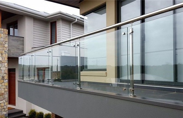 15 Latest and Best Glass Railing Designs for Home 2024