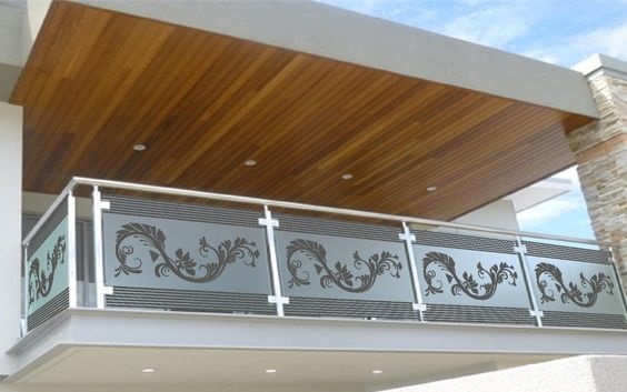 15 Latest and Best Glass Railing Designs for Home 2024