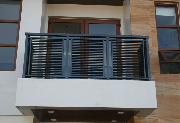 15 Modern Balcony Railing Designs For Home 2024