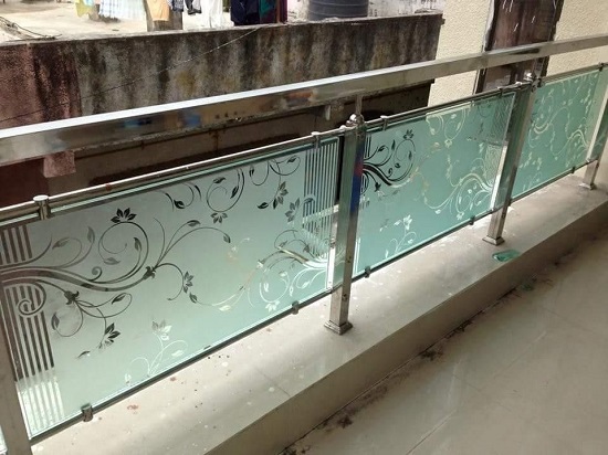 15 Modern Glass Railing Designs For Balcony 2024