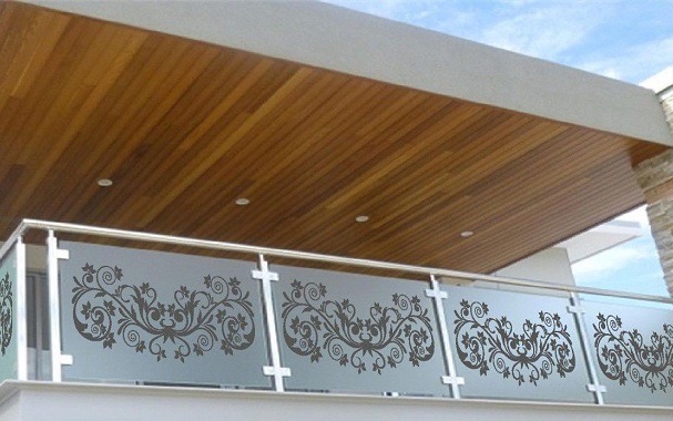 15 Modern Glass Railing Designs For Balcony 2024