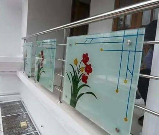 15 Modern Glass Railing Designs For Balcony 2024