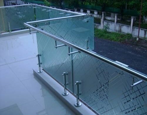 15 Modern Glass Railing Designs For Balcony 2024