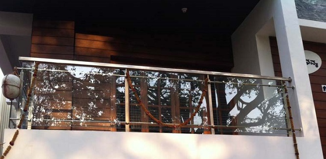 15 Modern Glass Railing Designs For Balcony 2024