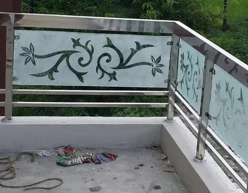 15 Modern Glass Railing Designs For Balcony 2024