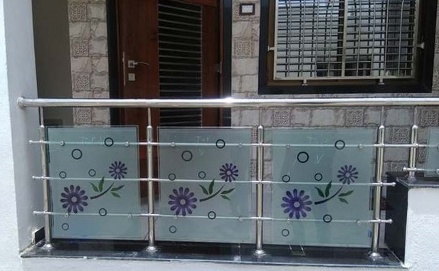 15 Modern Glass Railing Designs For Balcony 2024