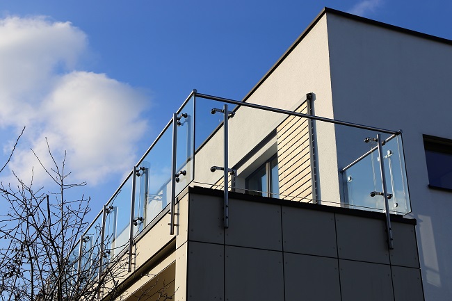 15 Modern Glass Railing Designs For Balcony 2024