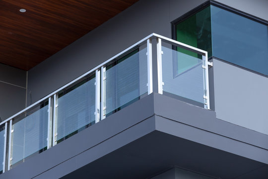 15 Modern Glass Railing Designs For Balcony 2024