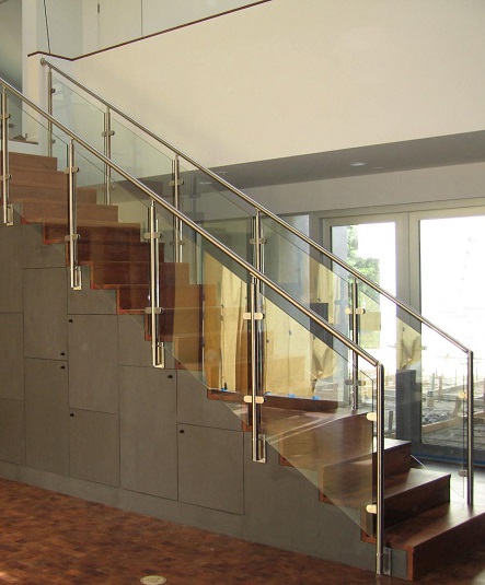 15 Modern Glass Stair Railing Design Ideas For Home 2024