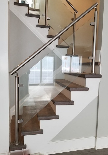 15 Modern Glass Stair Railing Design Ideas For Home 2024
