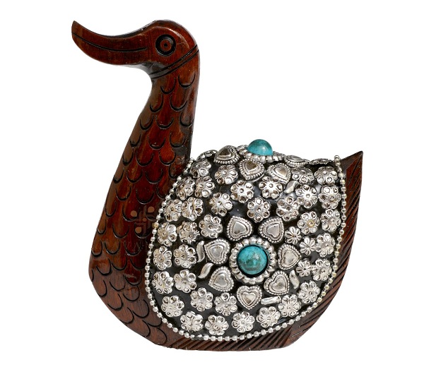 20 Trendy Showpieces For Living Room Décor In 2024