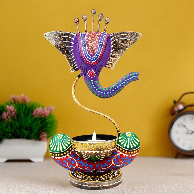 20 Trendy Showpieces For Living Room Décor In 2024