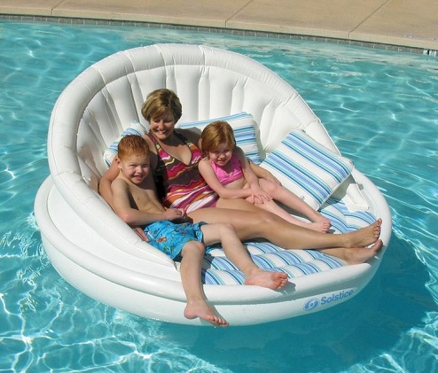 20+ Useful and Comfortable Pool Chairs Designs 2024
