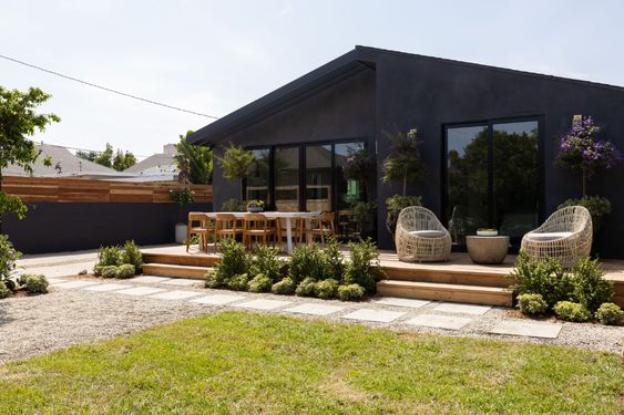 20 Luxurious Bungalow House Designs for High-End Living