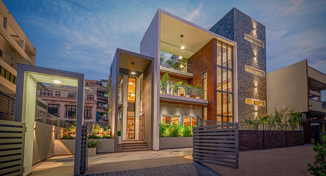 20 Luxurious Bungalow House Designs for High-End Living