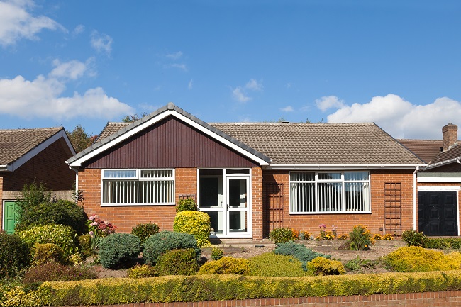 20 Luxurious Bungalow House Designs for High-End Living