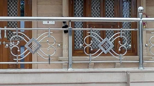 15 Modern Balcony Steel Railing Designs For Home 2024