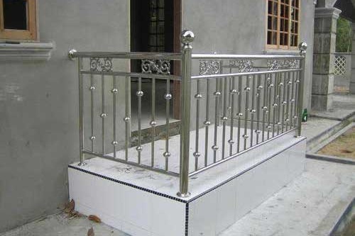 15 Modern Balcony Steel Railing Designs For Home 2024