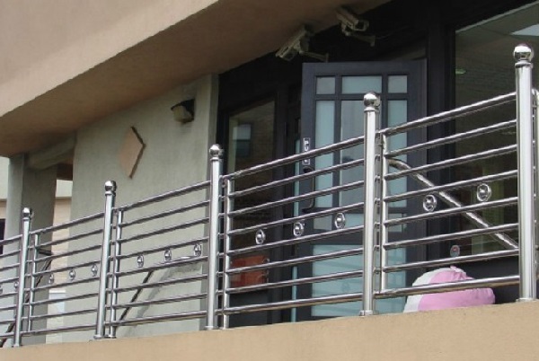 15 Modern Balcony Steel Railing Designs For Home 2024