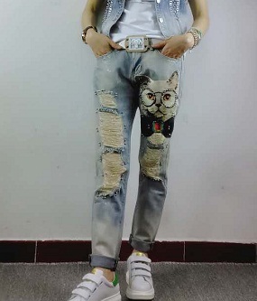 15 Spectacular Designs of Ripped Jeans for Men and Women