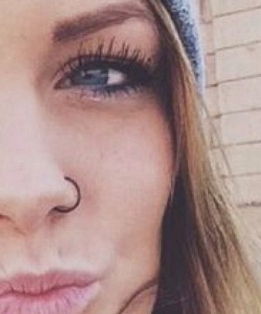 9 Beautiful Nose Ring Hoops for Women in Fashion