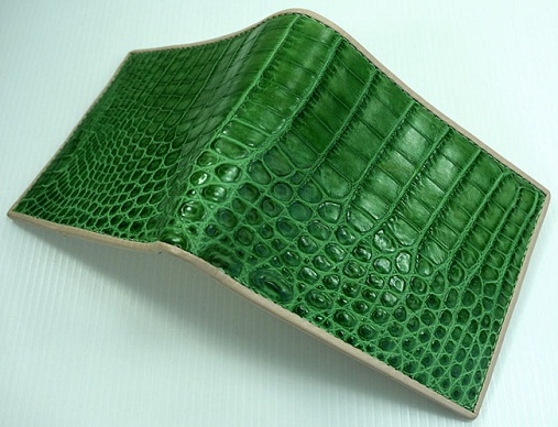 9 Stylish &amp; Trendy Crocodile Wallets for Men and Women