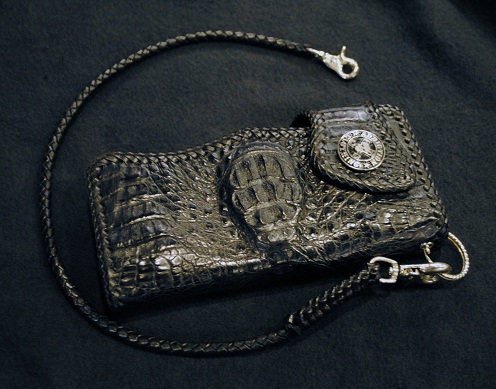 9 Stylish &amp; Trendy Crocodile Wallets for Men and Women