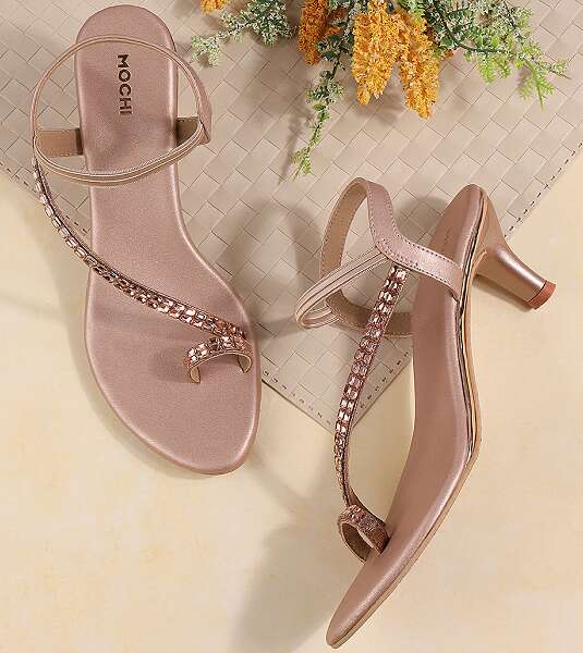 9 Best Pink Sandals For Women In Different Styles | I Fashion Styles