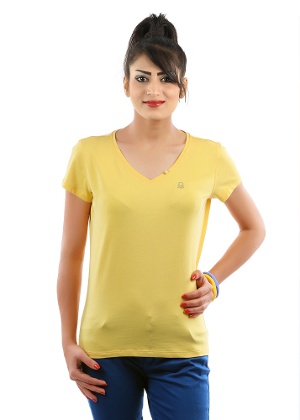 9 Trendy Designs of Yellow T Shirts for Men and Women