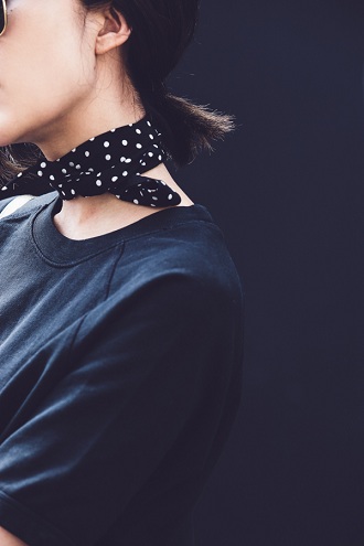 9 Stylish Designs of Neck Scarfs For Men and Women in Fashion