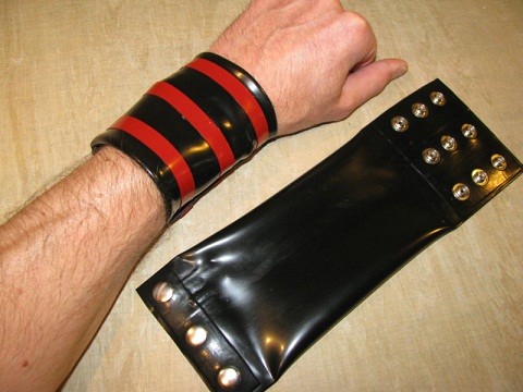 9 Trendy Collection of Wrist Wallets for Men and Women