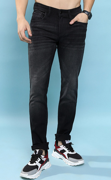 Top 9 Classic Designs of Straight Fit Jeans in Fashion