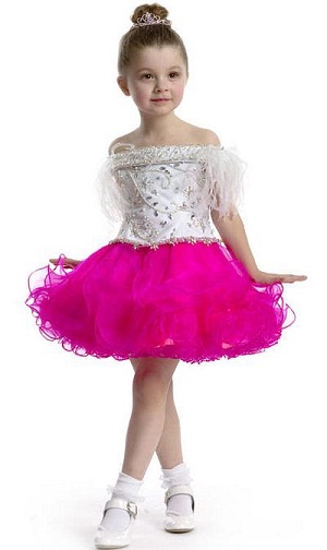 9 Beautiful Designs of Pageant Dresses for Women and Girls