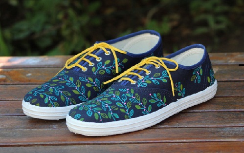 15 Latest &amp; Comfortable Walking Shoes for Men &amp; Women