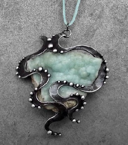 9 Beautiful Pendant Necklace Designs for Trendy Look