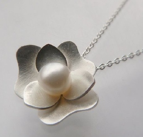 9 New Models of Pearl Pendants for Trendy Look