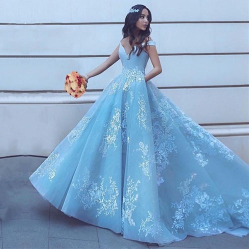 Prom Dresses for Women: 19 Beautiful Designs for High-End Occasions