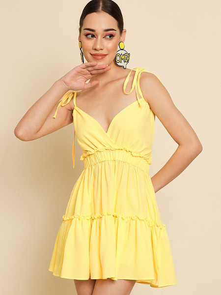15 Beautiful Models of Yellow Dresses for Women with Stylish Look