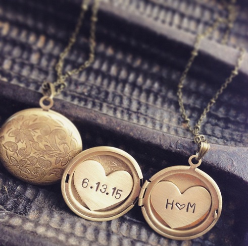 9 Modern Locket Necklace Designs for Stylish Look