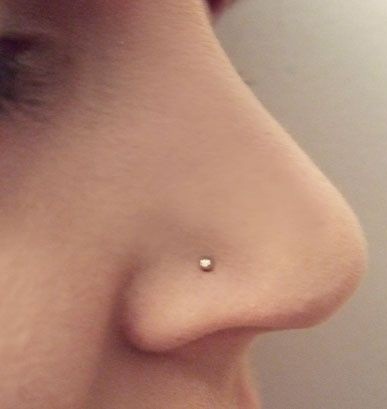 9 Traditional Models of Gold Nose Rings for Trending Look in 2023