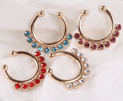 9 Traditional Models of Gold Nose Rings for Trending Look in 2023