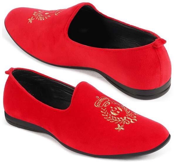 9 New and Stylish Red Loafers for Men and Women in Trend