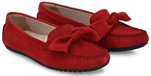 9 New and Stylish Red Loafers for Men and Women in Trend