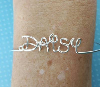 10 Stunning Designs of Name Bracelets for Men and Women