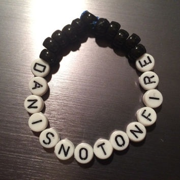 10 Stunning Designs of Name Bracelets for Men and Women